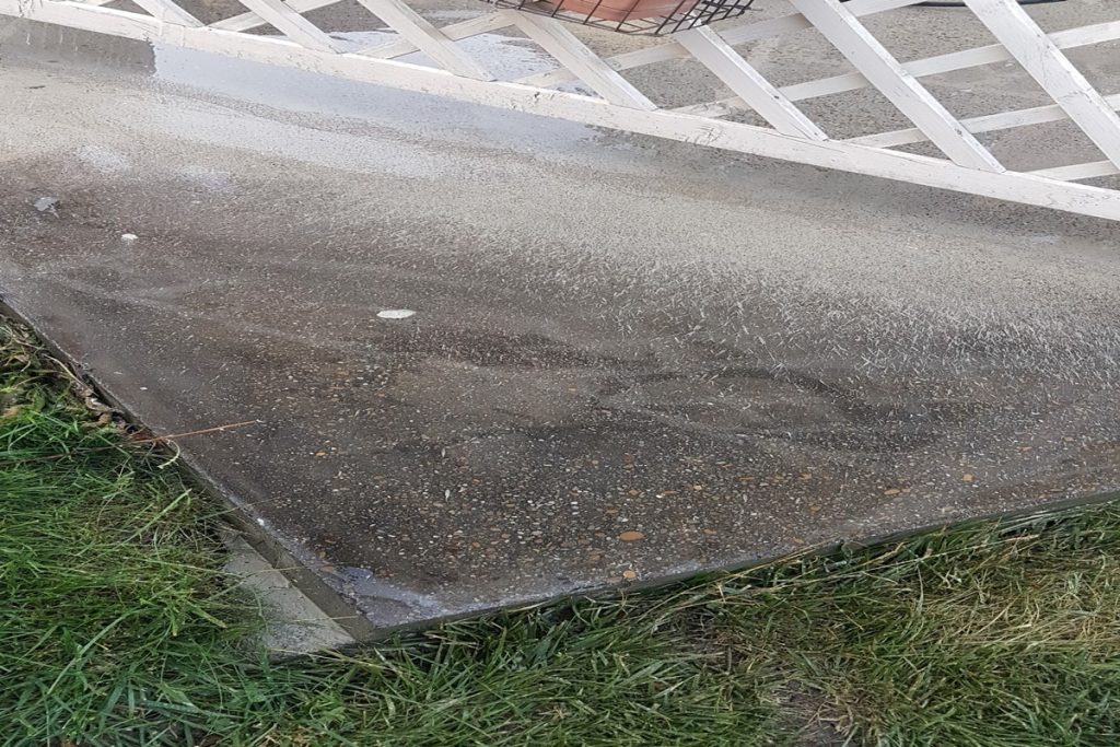 Șlefuire trotuar din beton – fotografie 1